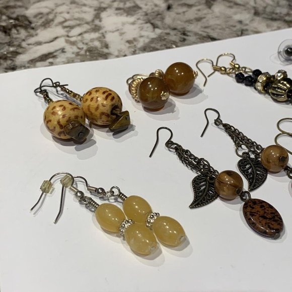 Lot Of 8 Costume Earrings Pierced Dangle Variety Black Brown Etc - Picture 4 of 12